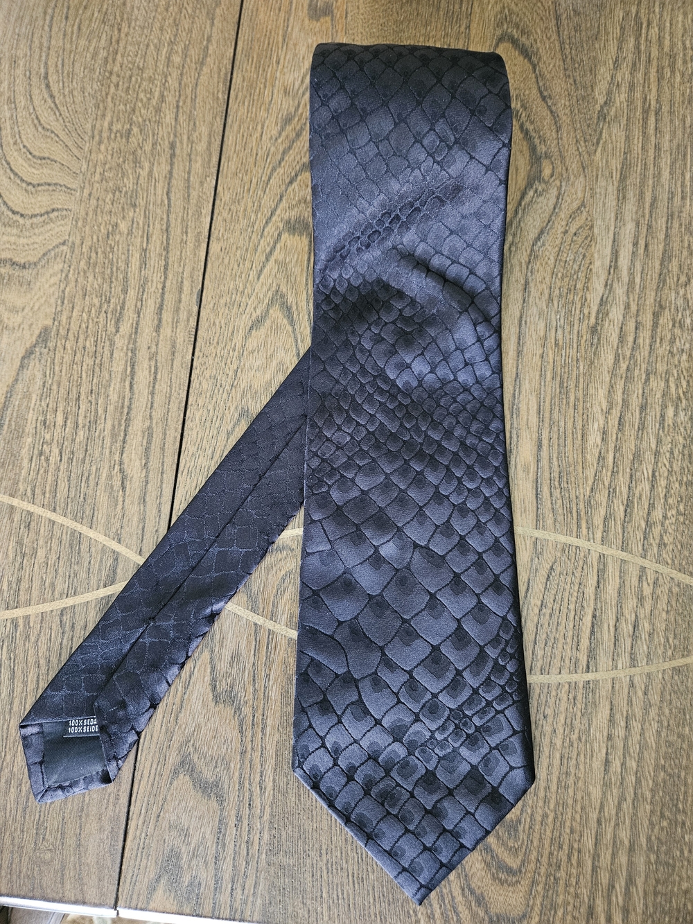 Men's Black Scale-Pattern Silk Tie - LIFE